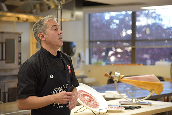 Cortador Manuel Antonio Recio talks about iberico ham